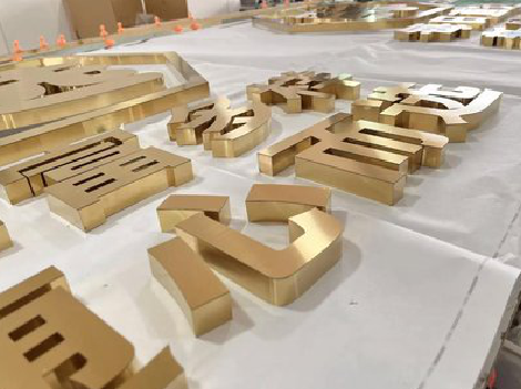 建湖拉丝不锈钢字的特点。