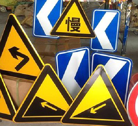 建湖标识标牌中颜色的确定是很重要的。